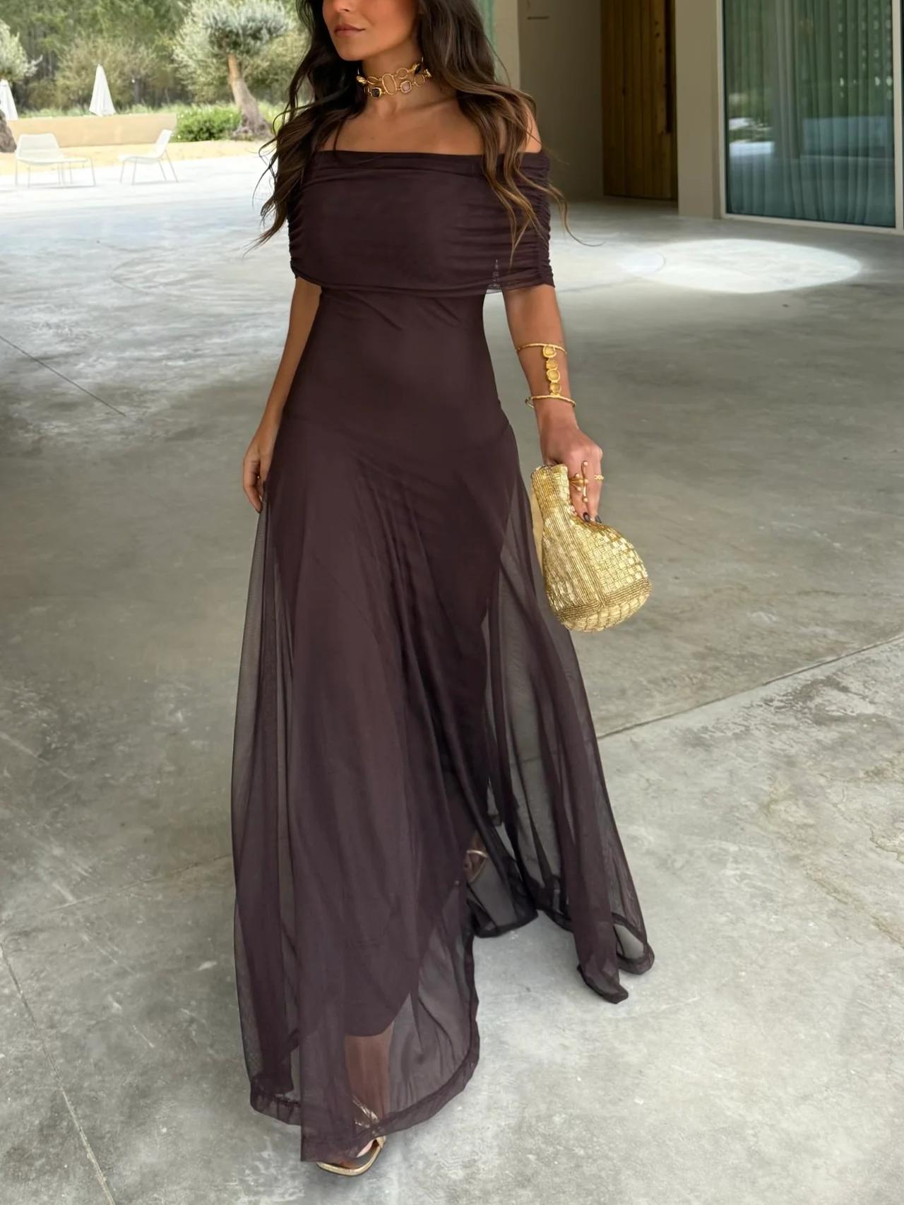 Vestido maxi de malla Toledo con un hombro al descubierto, elegante y moderno