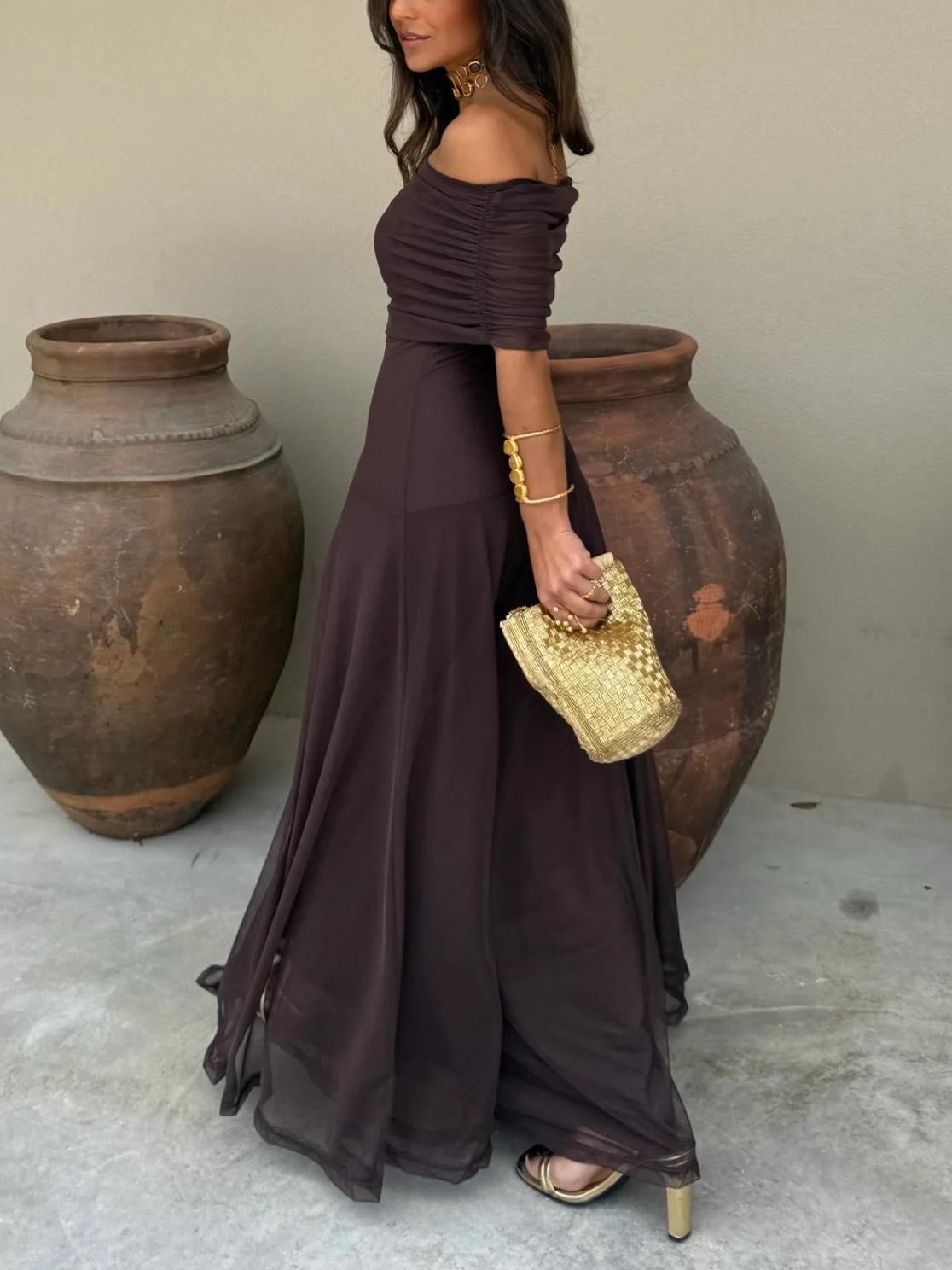 Vestido maxi de malla Toledo con un hombro al descubierto, elegante y moderno