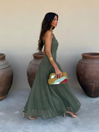 Vestido maxi de malla Toledo con un hombro al descubierto, elegante y moderno