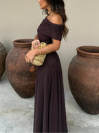 Vestido maxi de malla Toledo con un hombro al descubierto, elegante y moderno