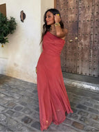 Vestido maxi de malla Toledo con un hombro al descubierto, elegante y moderno