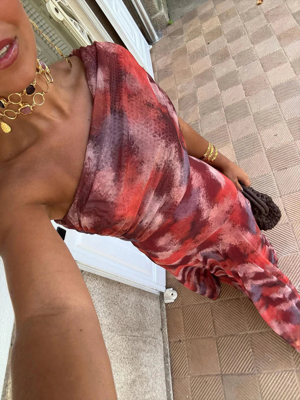 Vestido maxi de malla Toledo con un hombro al descubierto, elegante y moderno