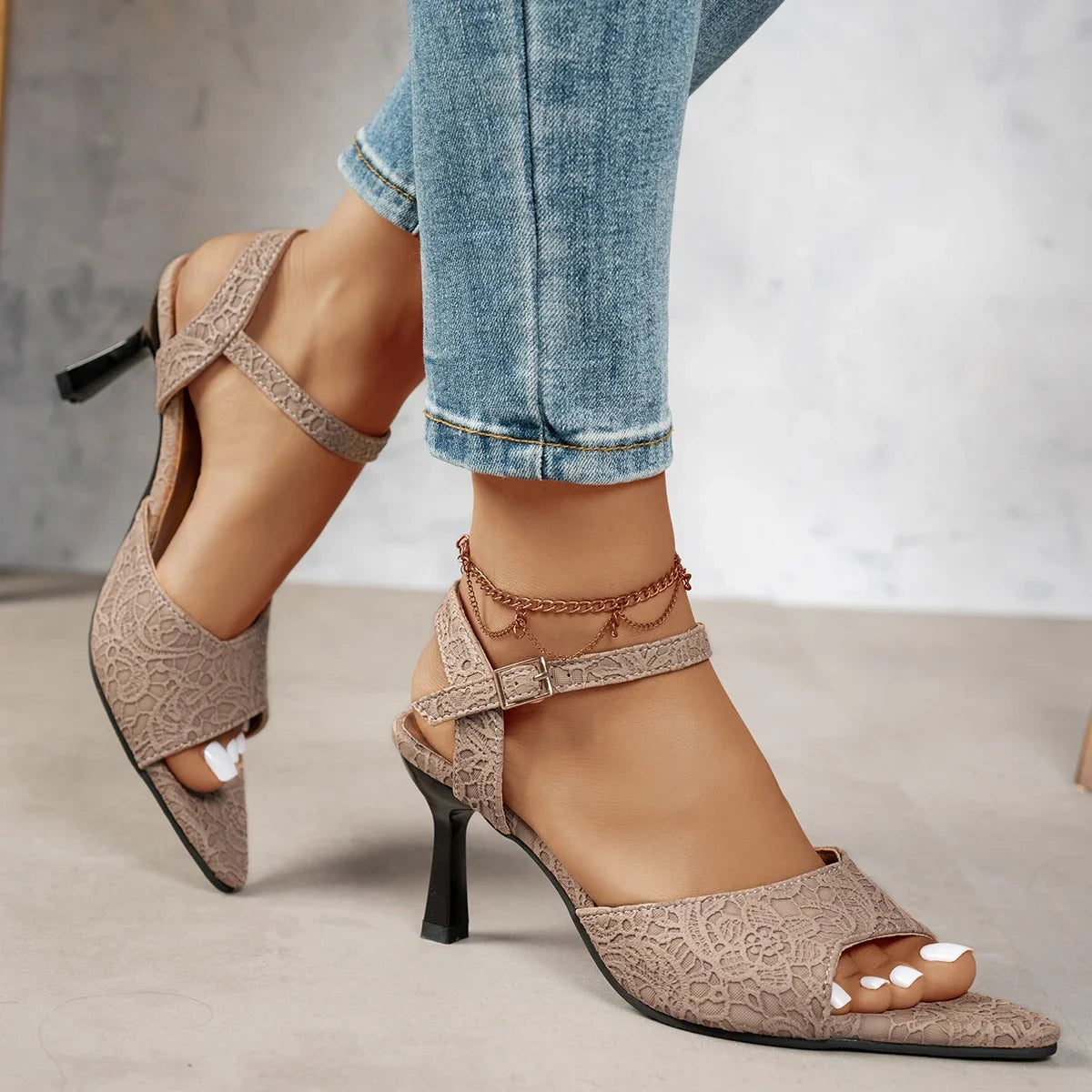 Sandalias para mujer con correa de tobillo y puntera descubierta